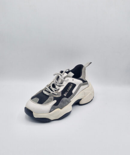 BALAGIBA sneakers in a black, grey, and white colorway